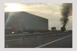 Incendiu pe autostrada A1! Un TIR a luat foc! 9 TIR in flacari pe A1