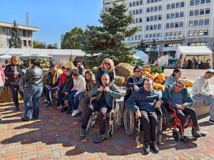 Bucurie și prietenie la "Toamna piteșteană" pentru tinerii cu dizabilități. Au nevoie de un microbus! 8 Sursă foto: ASCHFR Argeș