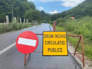 Drumul județean Sălătrucu – Vâlcea, închis temporar din cauza unei alunecări de teren 8 Sursă foto: FB CJ Arges