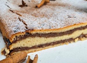 placinta cu mere 1 - Târguri caritabile și festivaluri de toamnă: elevii din Mioveni transformă educația în sărbătoare