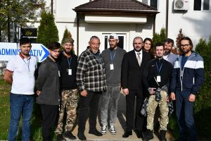 Bodo de la Proconsul și Zanni, față în față cu deținuții de la Penitenciarul Mioveni 2 569289520 826172930382724 6403450878158723639 n - Bodo de la Proconsul și Zanni, față în față cu deținuții de la Penitenciarul Mioveni