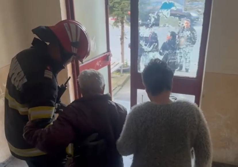 Panică la Mioveni! Zeci de locatari evacuați din cauza mirosului de gaz 3 14 - Panică la Mioveni! Zeci de locatari evacuați din cauza mirosului de gaz