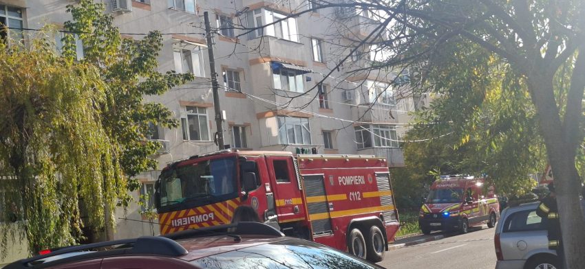 Panică la Mioveni! Zeci de locatari evacuați din cauza mirosului de gaz 1 interventie bloc Mioveni gaz