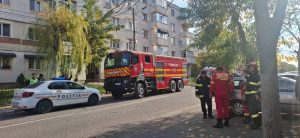 Panică la Mioveni! Zeci de locatari evacuați din cauza mirosului de gaz 6 interventie bloc Mioveni gaz