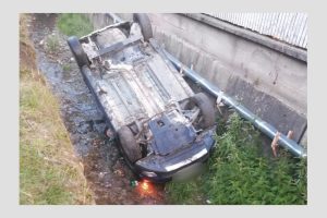 Autoturism răsturnat la Rucăr. Copil de 6 ani transportat la spital! 4 autoturism rasturnat Rucar