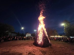„Focul lui Sumedru”, una dintre cele mai vechi tradiții românești - sărbătorită la Ștefănești 3 la Ștefănești