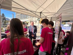 Cristian Gentea: ”Adolescenţii din Pitești arată că viitorul le aparține!” – Primarul, alături de echipa Broboți la festivalul educațional STEM 1 Sursă foto: FB Cristian Gentea