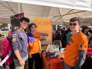 Cristian Gentea: ”Adolescenţii din Pitești arată că viitorul le aparține!” – Primarul, alături de echipa Broboți la festivalul educațional STEM 4 Sursă foto: FB Cristian Gentea
