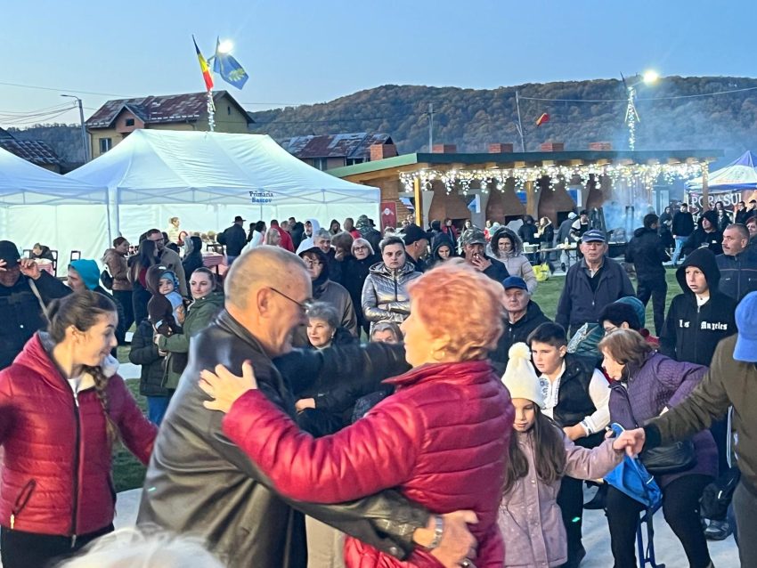 (Video) Mii de oameni din Argeș și Muscel au aprins seara trecută focurile lui Sumedru 3 Focul lui Sumedru la Bascov