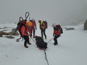 ARGEȘ. Un bărbat a murit după ce a căzut aproape 500 de metri din Vârful Lespezi! 6 interventie Salvamont Argeș