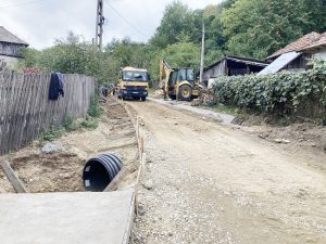 lucrari modernizare drum cosesti - Lucrări avansate la investiţiile în infrastructură și clădiri publice din comuna Coșești