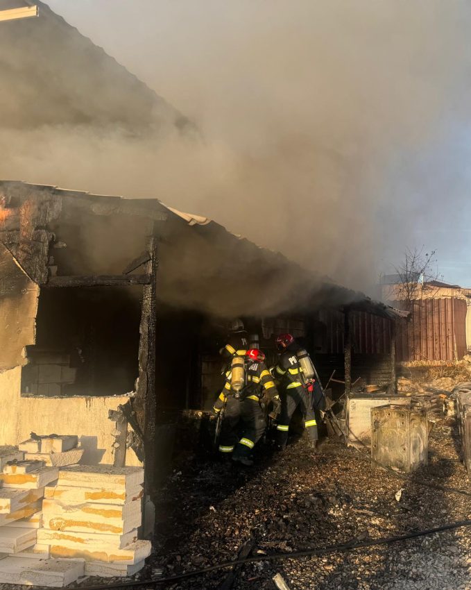 (Video) Incendiu la un operator economic din Curtea de Argeș 1 incendiu la Curtea de Argeș