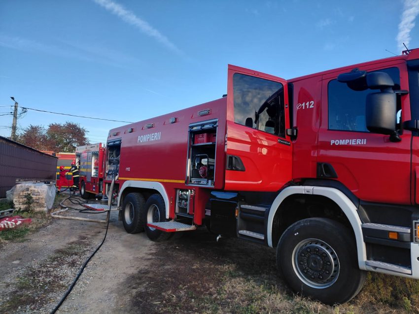 (Video) Incendiu la un operator economic din Curtea de Argeș 2 incendiu la Curtea de Argeș