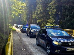 Jandarmii argeșeni, prezenți la Raliul Argeșului 2 Jandarmi la Raliu - Jandarmii argeșeni, prezenți la Raliul Argeșului