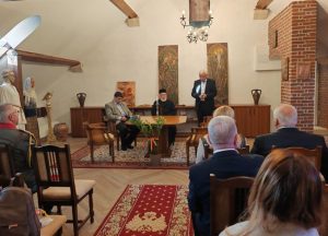 Curtea de Argeș a celebrat 150 de ani de la nașterea Reginei Maria, Regina inimii românești 2 Sursă foto: FB Arhiepiscopia Argeșului și Muscelului (Foto credit: Ovidiu Vlăsceanu)