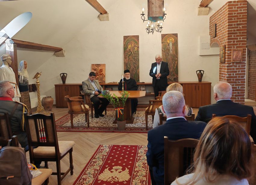 calinic la omagierea regina maria 2025 Sursă foto: FB Arhiepiscopia Argeșului și Muscelului (Foto credit: Ovidiu Vlăsceanu)