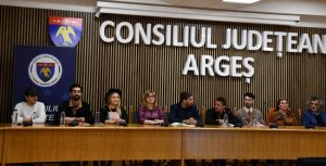 A cincea zi a Festivalului Național de Teatru Tânăr GATA. Magda Catone la discuțiile de la CJ Argeș 1 Sursă foto: FB Cj Argeș.