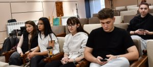 A cincea zi a Festivalului Național de Teatru Tânăr GATA. Magda Catone la discuțiile de la CJ Argeș 4 Sursă foto: FB Cj Argeș.