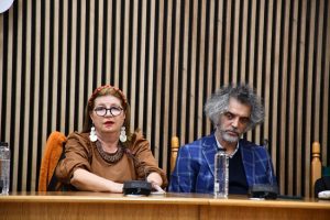 A cincea zi a Festivalului Național de Teatru Tânăr GATA. Magda Catone la discuțiile de la CJ Argeș 1 Sursă foto: FB Cj Argeș.