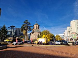 Este spectacol în Piața Milea! Super mașinile Eurial dau start Raliului! 1 eurial 2 raliul argesului - Este spectacol în Piața Milea! Super mașinile Eurial dau start Raliului!