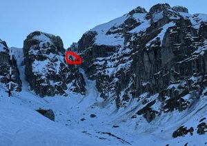 Intervenție în Masivul Bucegi pentru recuperarea a doi turiști blocați 1 574846575 1274894484665096 4218213868608076841 n - Intervenție în Masivul Bucegi pentru recuperarea a doi turiști blocați