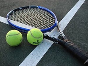 Tennis Racket and Balls - Români implicați într-o rețea internațională de trucare a meciurilor de tenis
