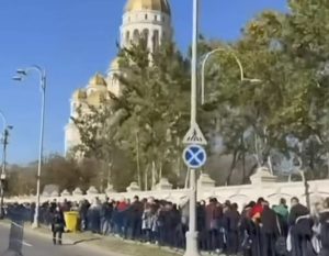 e7bfac41 0539 44b0 a5a9 d603ee25c0ee - Peste 170.000 de pelerini au trecut prin Sfântul Altar la Catedrala Națională