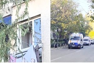 o fetita de doi ani este in stare grava dupa ce a cazut de la etajul doi al unui bloc din constanta 1020320 - Fetiță de 2 ani, în stare gravă după ce a căzut de la etajul 2 al blocului în care locuia