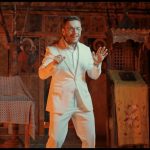 0390a100 c2b2 4d5e b0a9 7b2a796ef907 - Clip de manele filmat în biserica din curtea Muzeului Golești