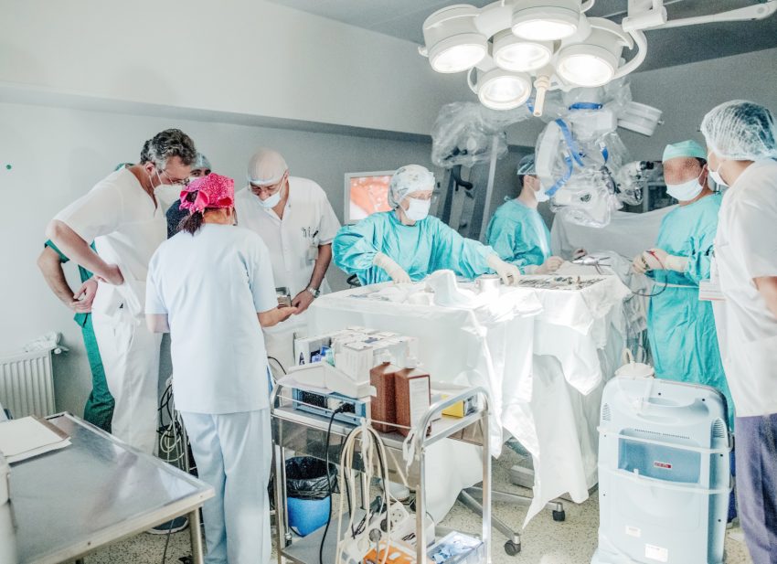 La Spitalul Județean de Urgență Pitești medicii ajung să facă și 8-10 gărzi pe lună! 1 poze generice - La Spitalul Județean de Urgență Pitești medicii ajung să facă și 8-10 gărzi pe lună!