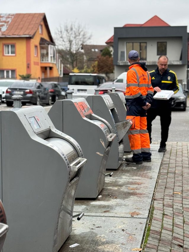 Elevii Liceului Tehnologic „Dimitrie Dima” au participat la o acțiune educativă în cartierul Trivale 3 actiune elevi Trivale Pitești