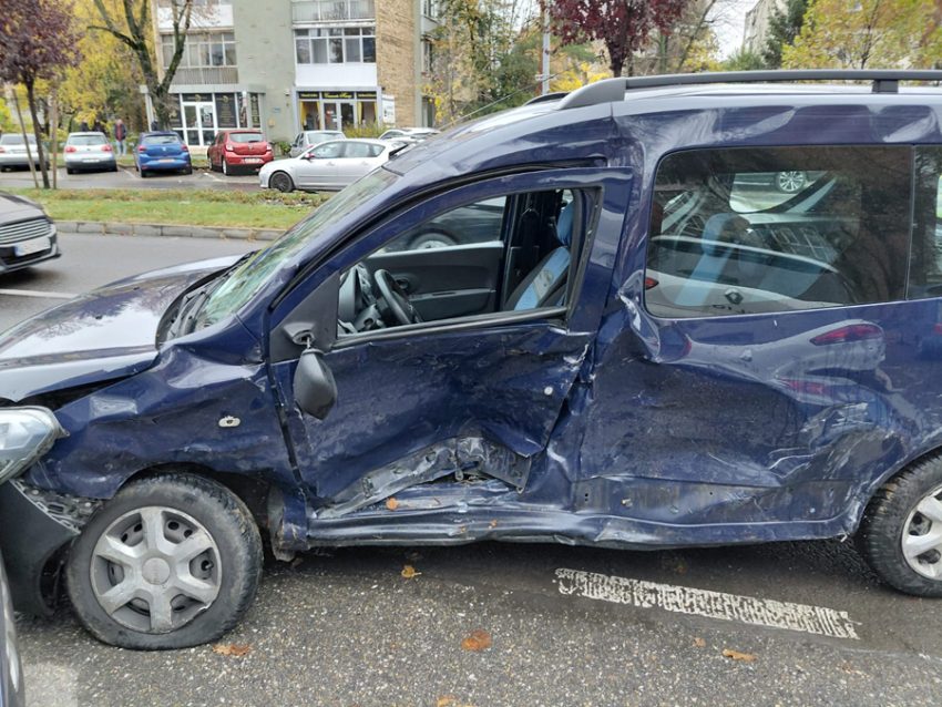 Accident între 2 autoturisme pe Calea București: 3 persoane, între care un cuplu de vârstnici, au ajuns la spital 2 Sursă foto: ISU Arges