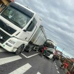b70ab9a4 3285 4177 8b92 bacf71089805 - Accident pe DN 7! Impact violent între o autobasculantă și un TIR