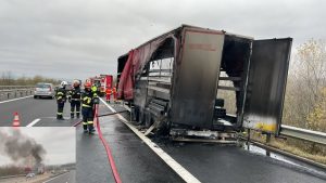 580574648 1144230154465210 6744268650841894628 n - Un TIR a luat foc pe A1