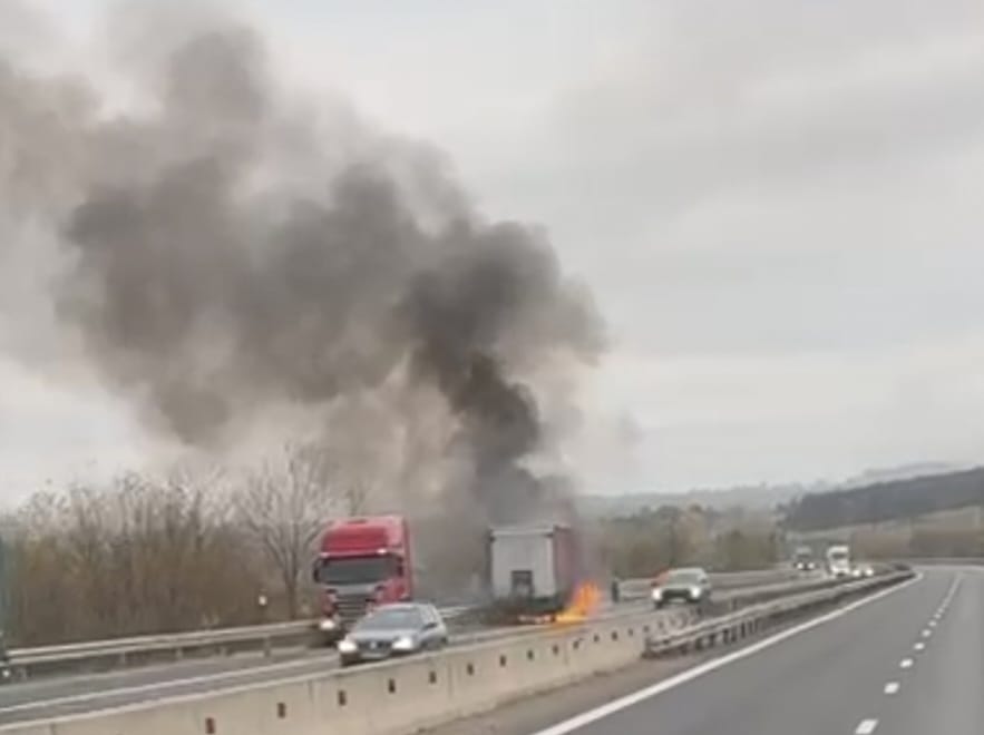 ef1199a0 0990 4b8d a66e 6dffe8d4871f - Un TIR a luat foc pe A1