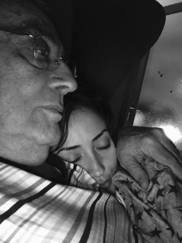 ef866035 ff7b 4f14 9a0c 5504a4b237d1 - Mesaj zdrobitor: "Nu stiu să trăiesc. Erai aerul meu. Eu sunt frântă!"