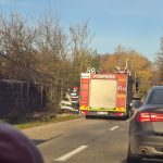 80300f24 c56b 452d 9858 8b890e00e673 - Accident în Băbana! Stâlp căzut pe o mașină