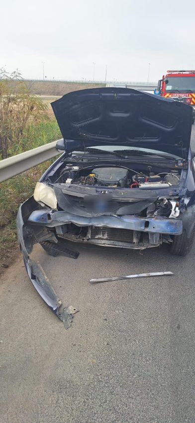 Accident rutier pe A1. Un autoturism a intrat în glisieră! 1 accident auto A1