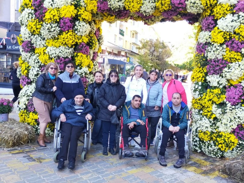 Cu un simplu SMS la 8845, alături de semenii noștri! Și noi putem ajuta cu 2 euro persoanele cu dizabilități 1 interior material 2 - Cu un simplu SMS la 8845, alături de semenii noștri! Și noi putem ajuta cu 2 euro persoanele cu dizabilități