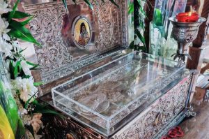 Zile de rugăciune la Mioveni: fragment din moaștele Sfântului Nectarie ajunge la Biserica „Sfântul Nicolae” 2 Sursă foto:FB Primăria Orașului Mioveni.