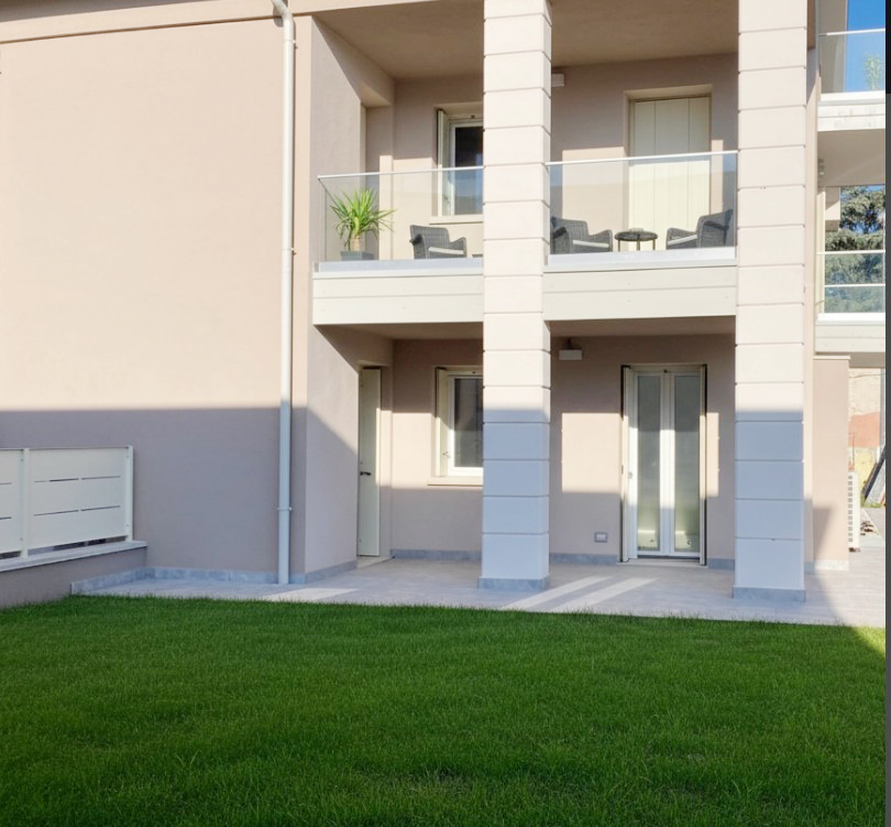 Familia Rădulescu construieşte două blocuri Maia în Italia 3 vile Maia in italia2