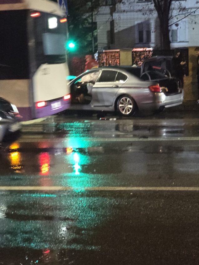 6e1acd33 83fe 473d 9f18 3ed78b6613f7 - Încă un accident în Pitești