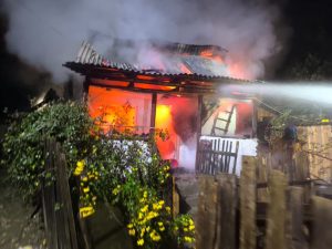 WhatsApp Image 2025 11 19 at 07.32.34 - O locuință din comuna Valea Mare Pravăț a luat foc