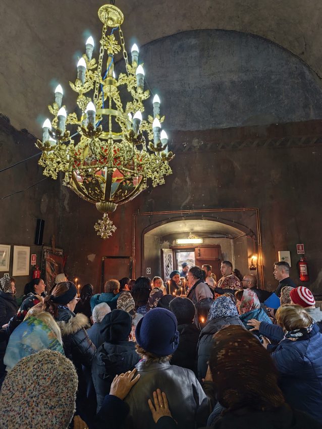 Credincioșii din Mioveni au sărbătorit „Intrarea Maicii Domnului în Biserică” 1 la Mioveni