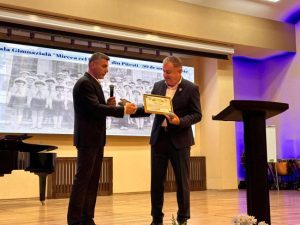 gentea si fostul inspector scolar general la scoala mircea cel batran - 50 de ani de excelență: Școala ”Mircea cel Bătrân” sărbătorită de întreaga comunitate