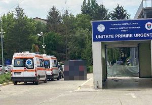 3 perchzitii 1 - Intervenție a polițiștilor la SJU Pitești! Bărbat încătușat și dus la secție