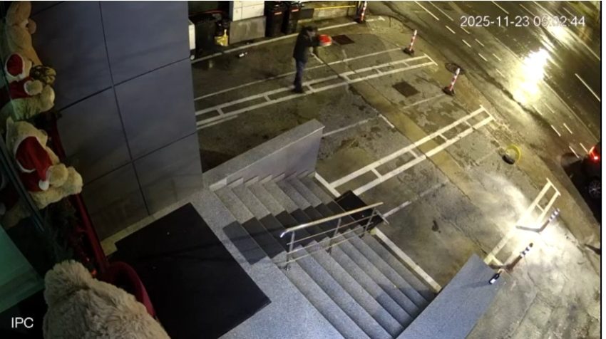 Incident șocant! Acuzații noi pentru dr. Mătușoiu: clinică dentară vandalizată 5 cats 3 - Incident șocant! Acuzații noi pentru dr. Mătușoiu: clinică dentară vandalizată