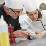 Cursuri de formare profesională pentru șomerii din Argeș 11 curs ajutor de bucatar 1360x650 1 - Cursuri de formare profesională pentru șomerii din Argeș