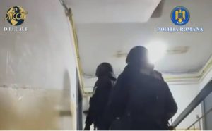 zxsa - (Video) Un polițist din Argeș și alte 3 persoane reținute pentru proxenetism și trafic de persoane