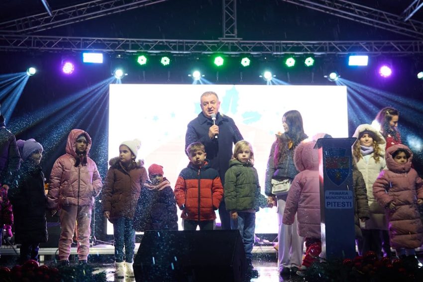 2ce362b7 5bb1 483e aa47 bde202dac812 - Piteștiul, în haine de sărbătoare! S-a deschis Târgul de Crăciun
